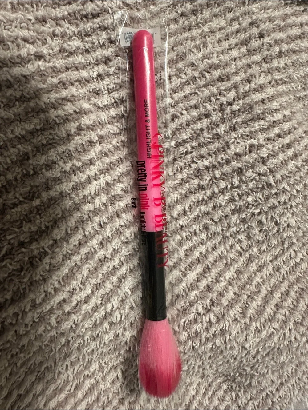 pretty in pink Pinky b beauty - Soft highlight Makeup Brush
